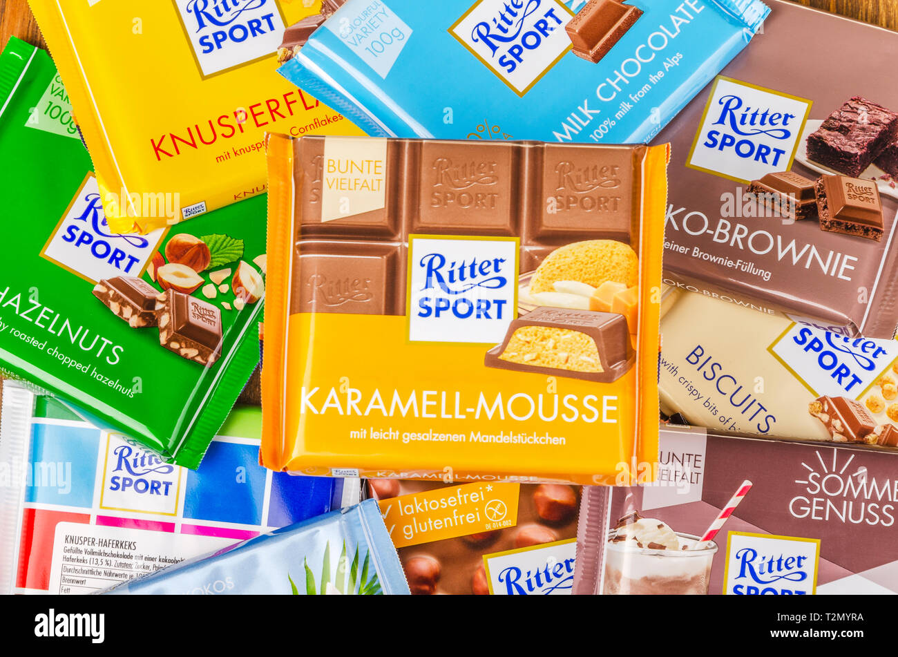 Риттер спорт с алкоголем. Риттер спорт 1912. Шоколадные батончики Ritter Sport. Разнообразие Риттер спорт. Риттер спорт обои.