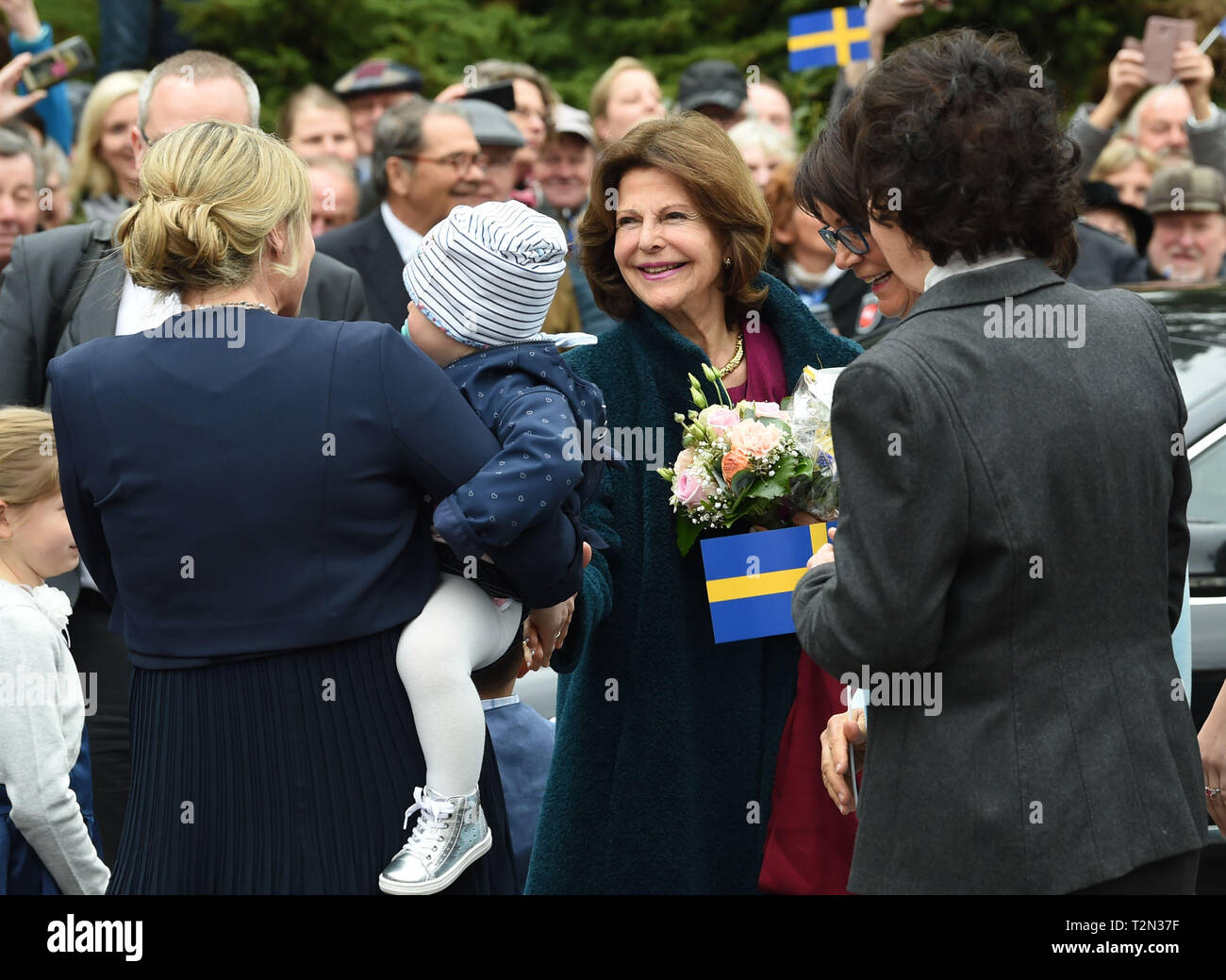 Kroge, Germany. 03rd Apr, 2019. Queen Silvia of Sweden (M ...