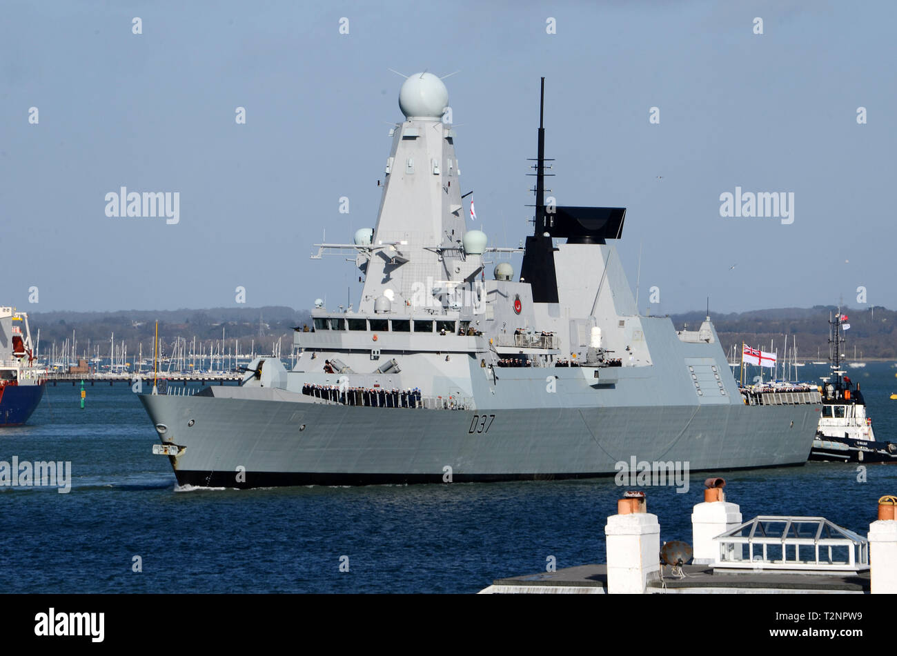 HMS Duncan 037 leaving Portsmouth Stock Photo