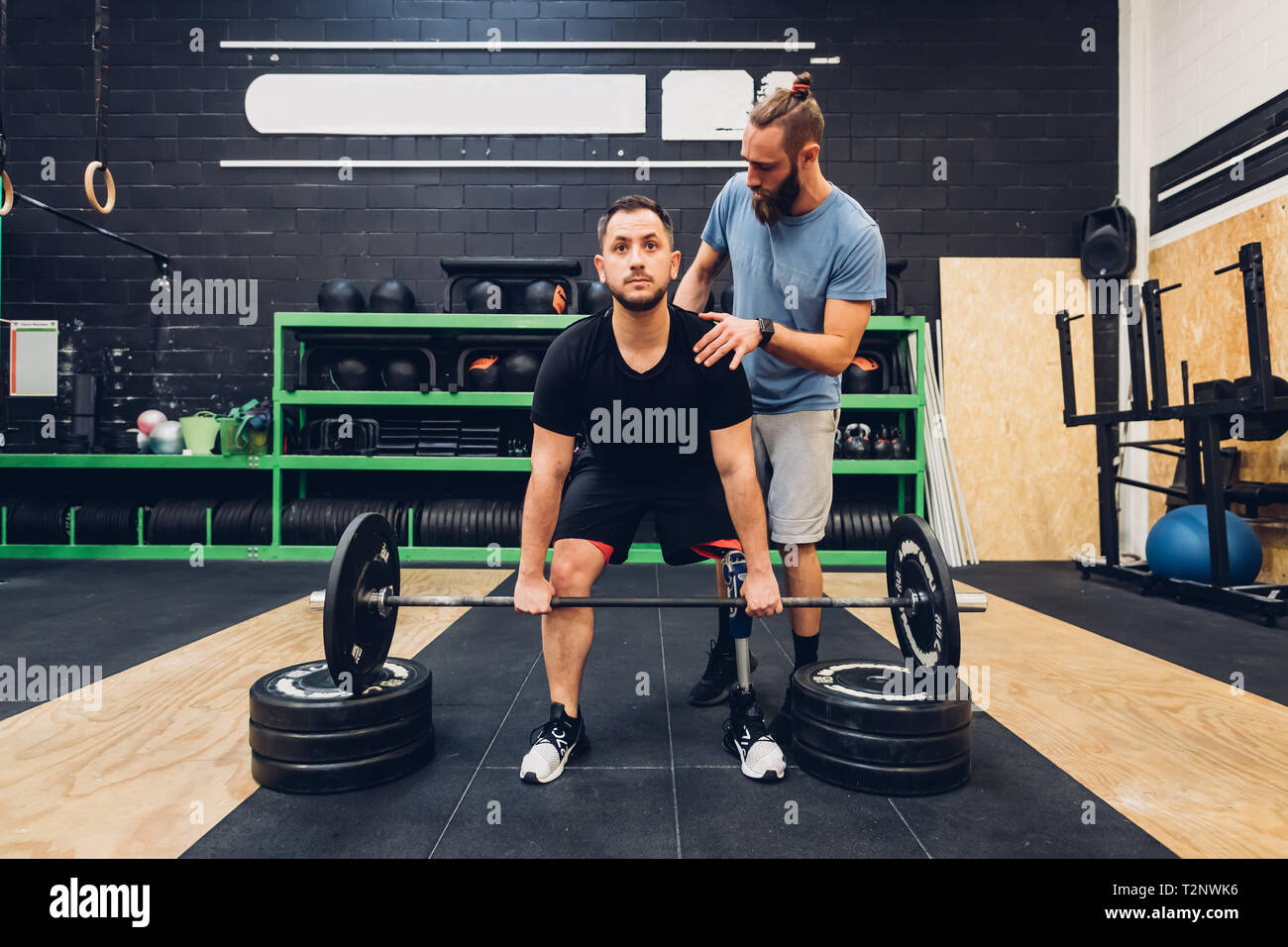 Man with prosthetic leg weight training in gym Stock Photo - Alamy