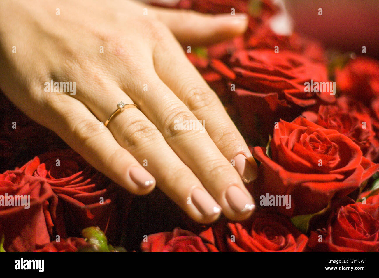 Букет роз с обручальными кольцами