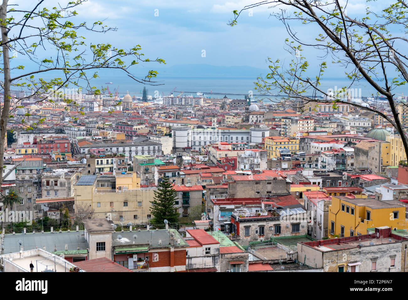 Napoli, la caserma Garibaldi sede del Giudice di Pace ed il porto visto da capodimonte Stock Photo