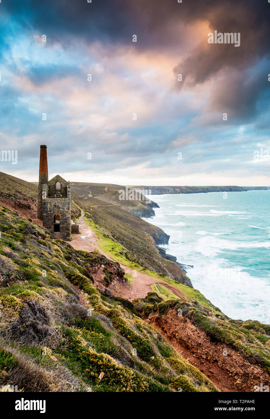 The Towanroath mine shaft at Wheal Coates, on the St Agnes coastline in Cornwall, gives this epic composition with the beautiful rugged Cornish coast Stock Photo