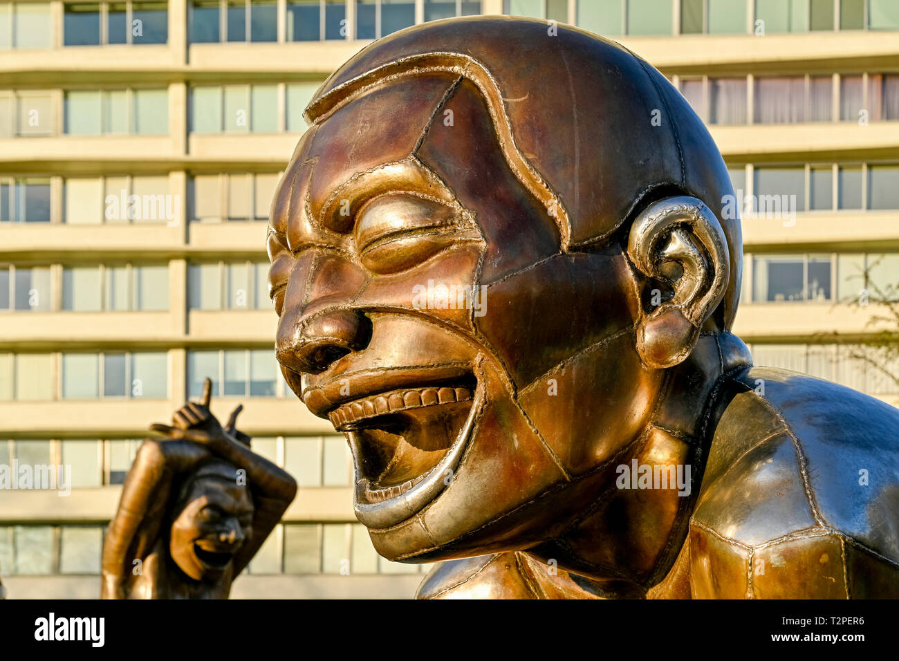 Laughing men sculpture vancouver hi-res stock photography and images ...