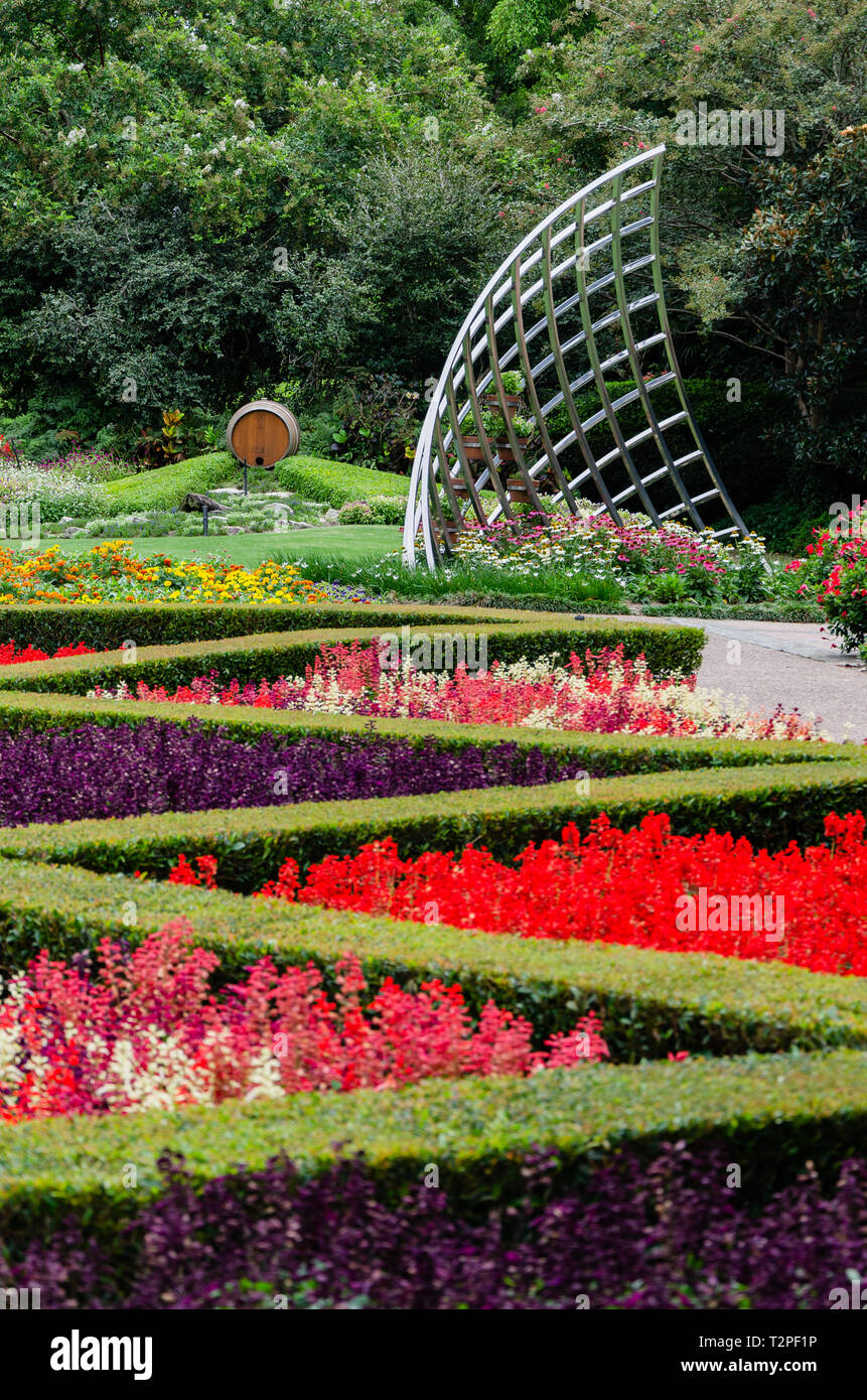 A Metal Sculpture In The Lush Surrounding Of Brisbane Botanical Gardens Stock Photo Alamy
