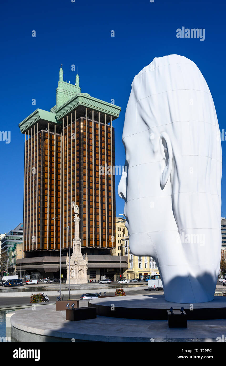 The Torres de Colón building and Monument to Christopher Columbus overlooked by 'Julia',  a huge sculpture by artist Jaume Plensa, in the Plaza de Col Stock Photo