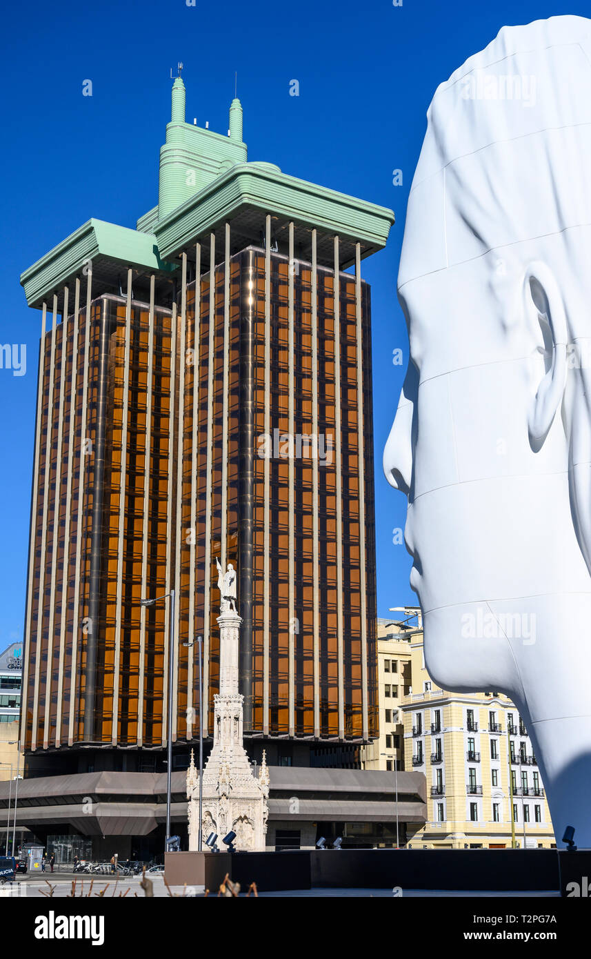 The Torres de Colón building and Monument to Christopher Columbus overlooked by 'Julia',  a huge sculpture by artist Jaume Plensa, in the Plaza de Col Stock Photo