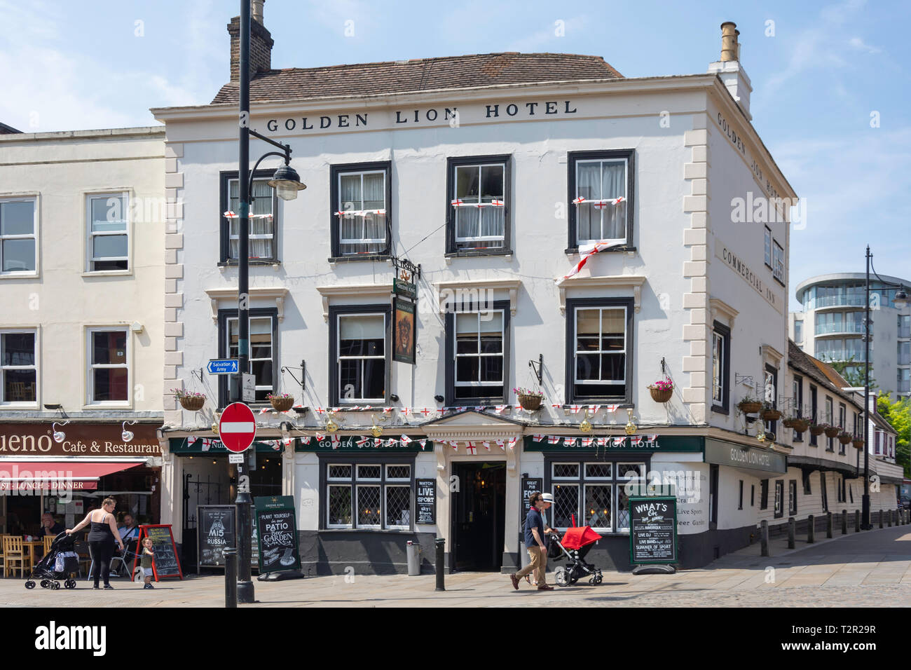 16th century Golden Lion Pub, High Street, Romford, London Borough of Havering, Greater London, England, United Kingdom Stock Photo