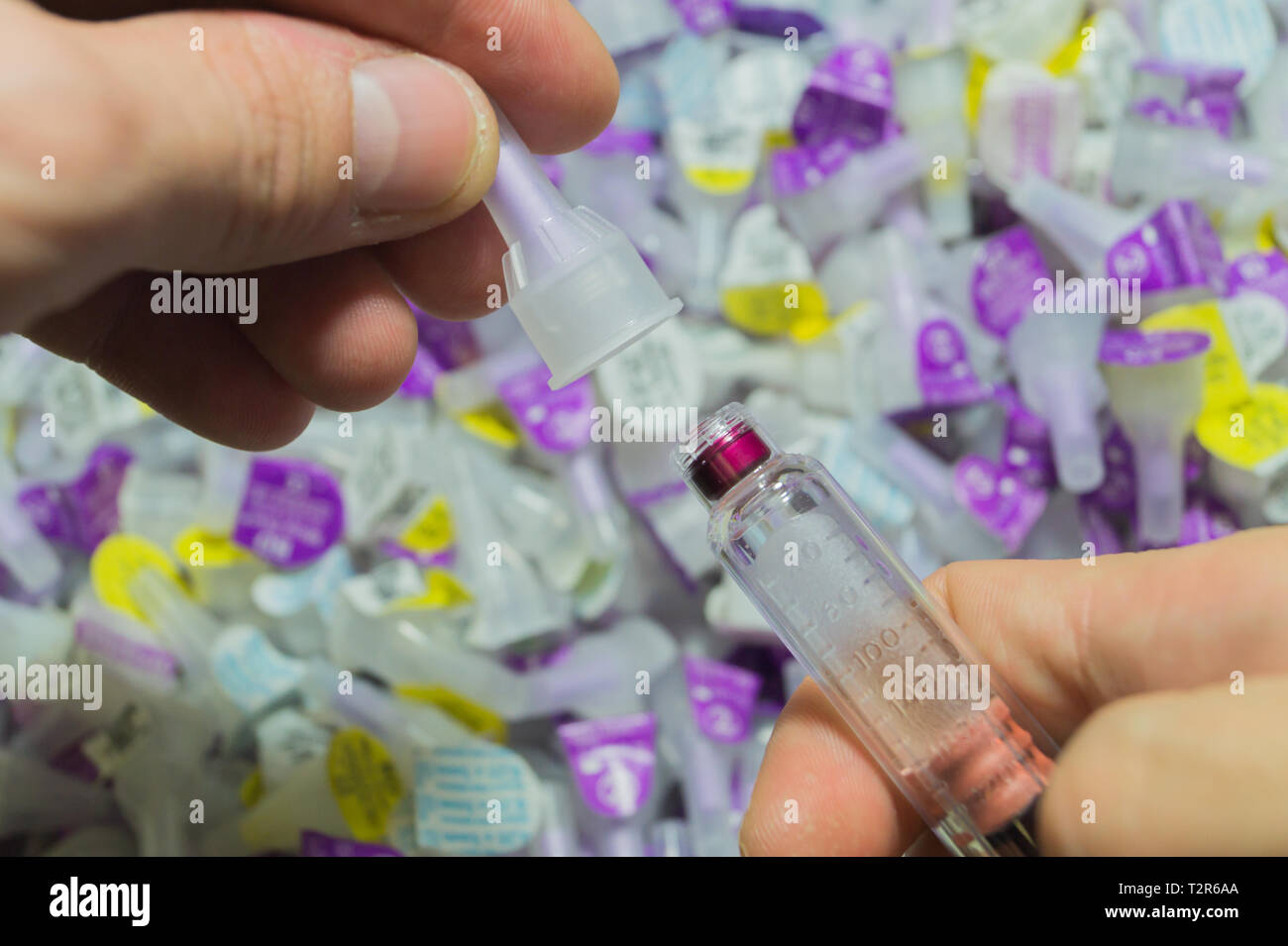 Insulin syringe medication injection needle hires stock photography and images Alamy