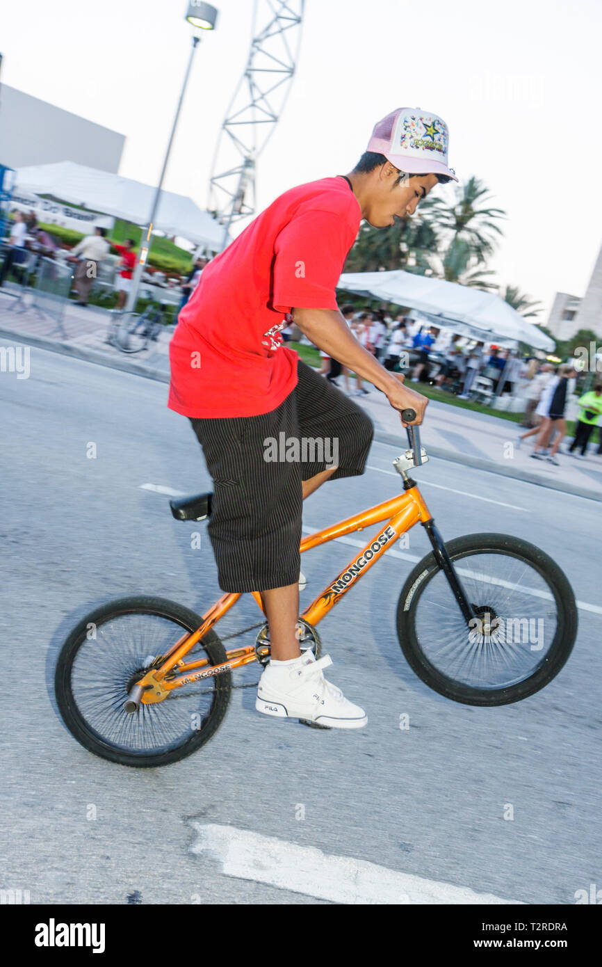 Freestyle bmx hi-res stock photography and images - Alamy