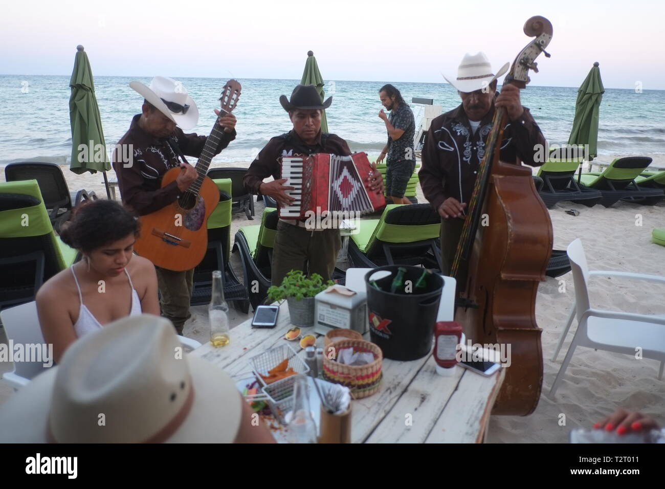 Mexican music accordion hires stock photography and images Alamy