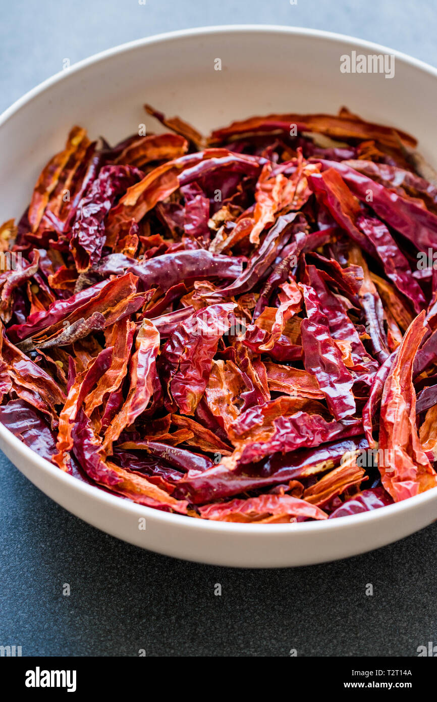 Bright red dried chillies hi-res stock photography and images - Alamy