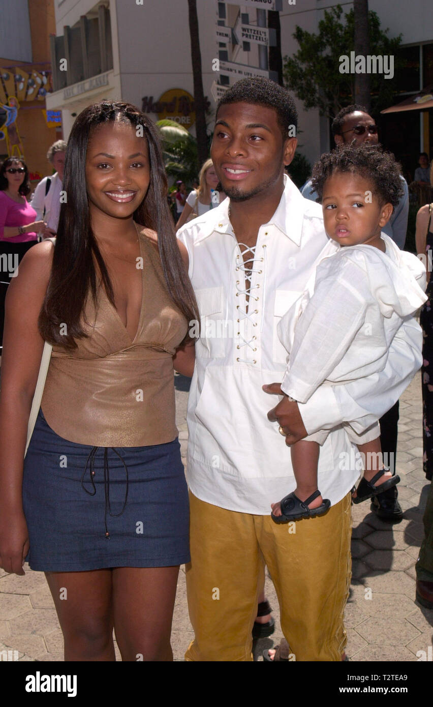 LOS ANGELES, CA. June 24, 2000: Actor KEL MITCHELL & family at the world premiere, in Los Angeles, of his new movie The Adventures of Rocky and Bullwinkle. Picture: Paul Smith/Featureflash Stock Photo