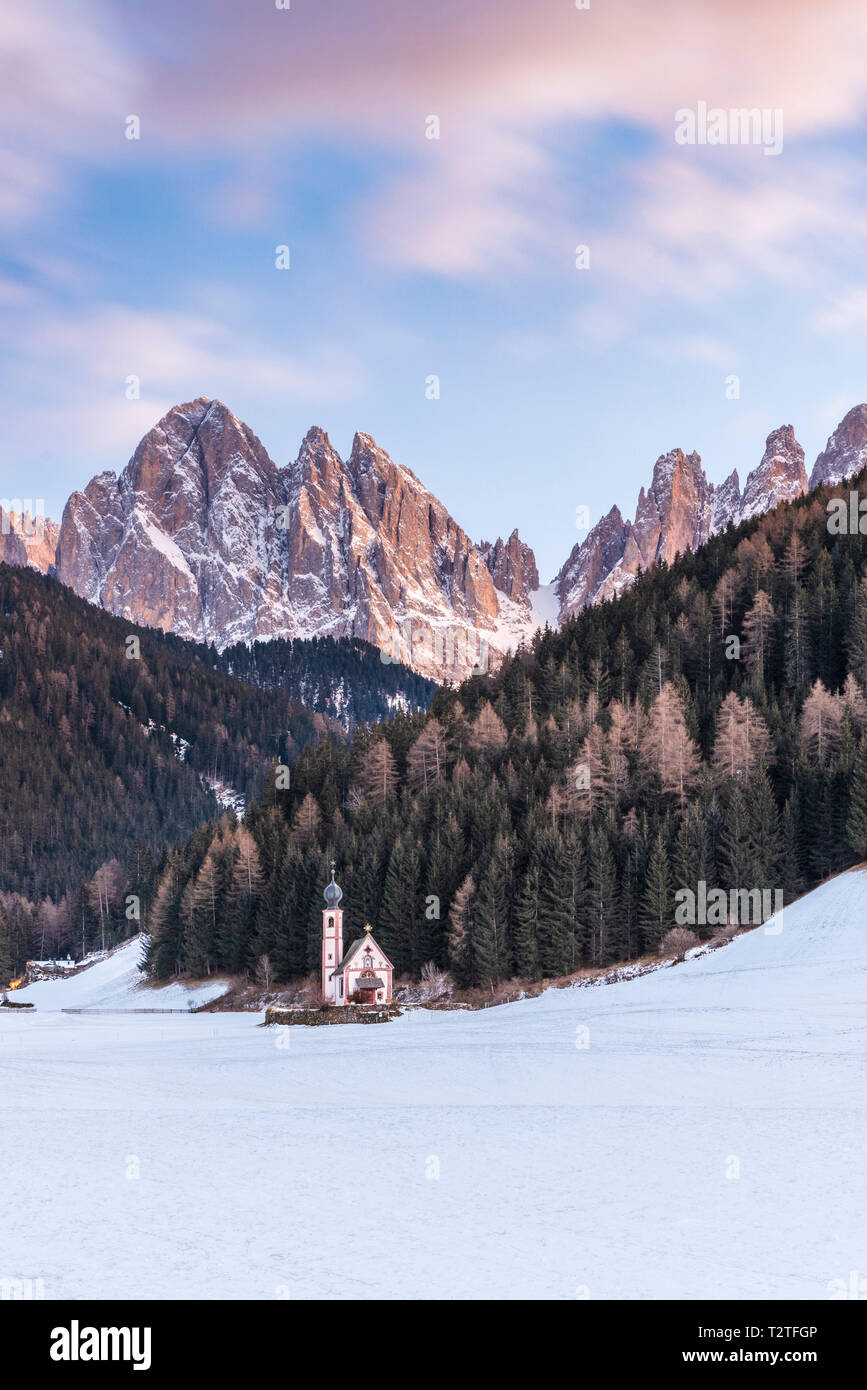 Val di Funes. Odle, Dolomites. St Magdalena at dusk Stock Photo Alamy