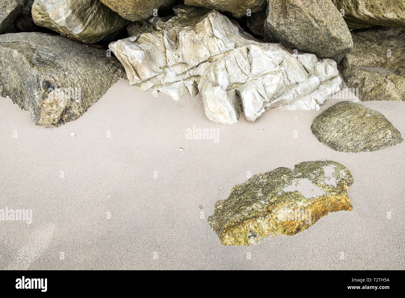 Stacked flat rocks hi-res stock photography and images - Alamy