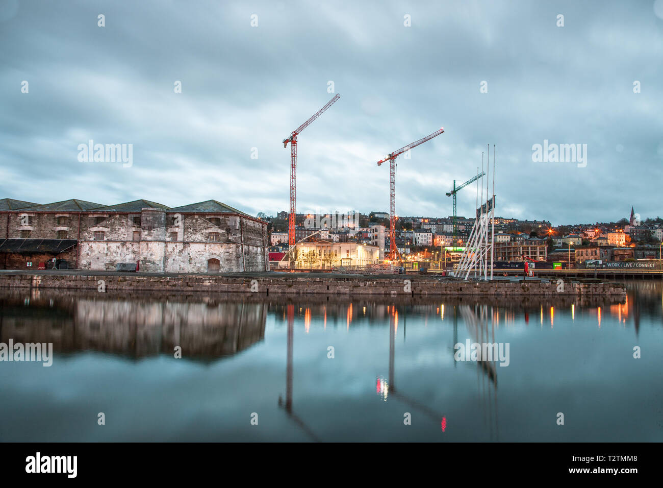 Quay cranes hi-res stock photography and images - Alamy