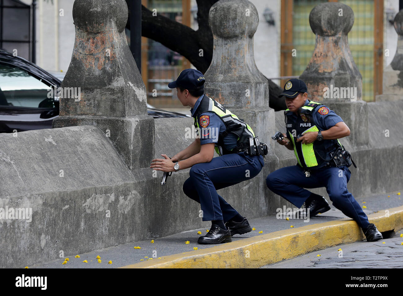 Manila, Philippines. 4th Apr, 2019. Members of the Philippine National Police (PNP) participate in an anti-terrorism drill in Manila, the Philippines, April 4, 2019. Philippine security forces have tightened security after Wednesday's blast in southern Philippine Isulan town in Sultan Kudarat province that wounded 18 people at least, a military general said on Thursday. Credit: Rouelle Umali/Xinhua/Alamy Live News Stock Photo