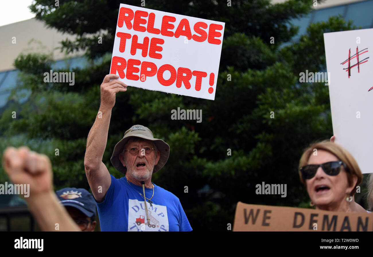 Orlando, Florida, USA. 04th Apr, 2019. Protesters demonstrate outside the office of U.S. Senator Marco Rubio (R-FL) demanding the release by Attorney General William Barr of the report of Special Counsel Robert Mueller's investigation of President Donald Trump on April 4, 2019 in Orlando, Florida. Similar protests were held across the country. (Paul Hennessy/Alamy) Credit: Paul Hennessy/Alamy Live News Stock Photo