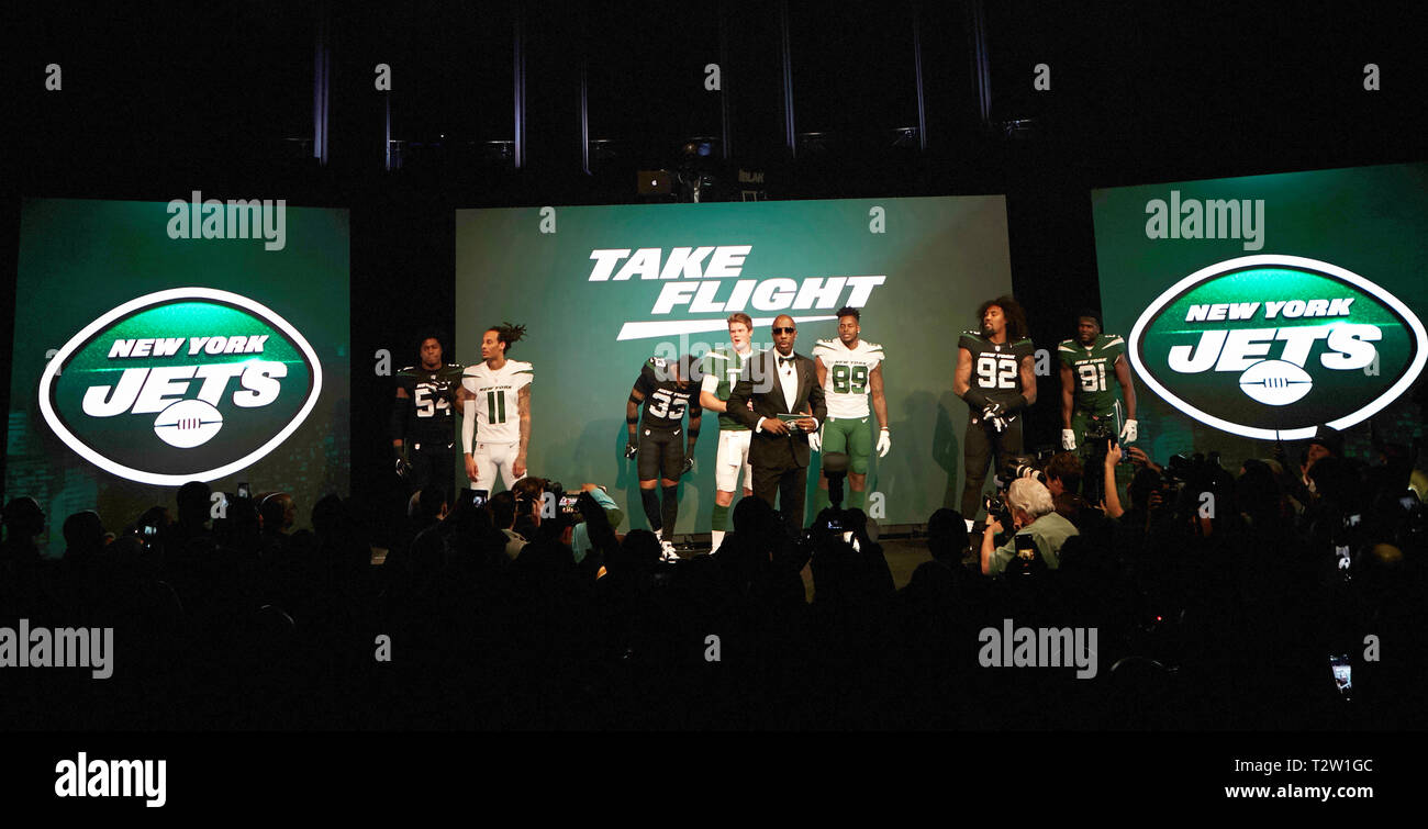New York, New York, USA. 4th Apr, 2019. Host of the evening was J.B. Smoove with New York Jets inside linebacker Avery Williamson (54), wide receiver Robie Anderson (11), safety Jamal Adams (33), quarterback Sam Darnold (14), tight end Chris Herndon (89), defensive end Leonard Williams (92) and wide receiver Quincy Enunwa (81) unveil their new uniforms Thursday, April. 4, 2019, at Gotham Hall in New York City. The NFL Football team is scheduled to wear the uniforms during the regular season. Duncan Williams/CSM/Alamy Live News Stock Photo