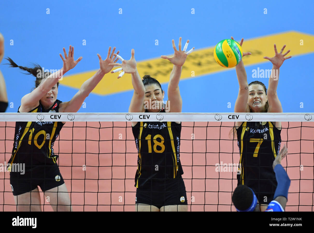 Istanbul, Turkey. 4th Apr, 2019. Vakifbank's Lonneke Sloetjes, Zehra Gunes and Kelsey Marie Robinson (L to R) compete during the 2019 European Women's Volleyball Champions League semifinal first leg match between Vakifbank Istanbul and Igor Gorgonzola Novara in Istanbul, Turkey, April 4, 2019. Vakifbank lost 0-3. Credit: Xu Suhui/Xinhua/Alamy Live News Stock Photo