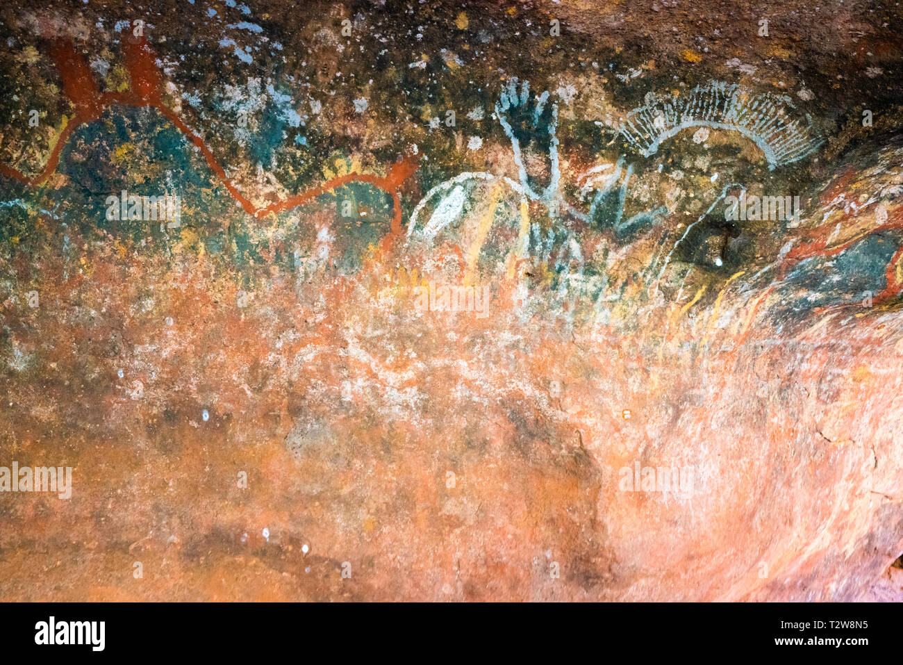 Ayers rock cave hi-res stock photography and images - Alamy