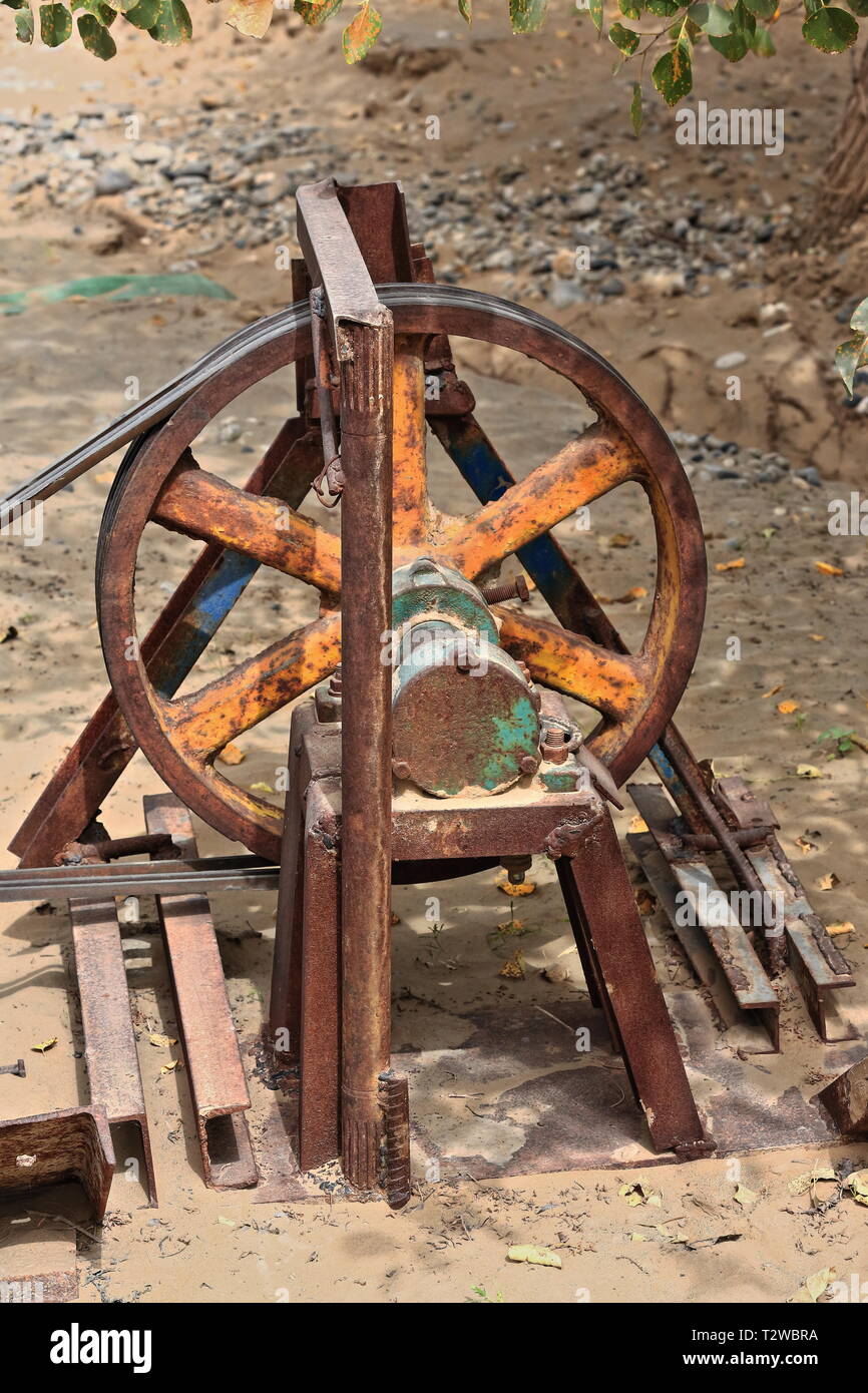 Pulley and flat belt drivesmall threshing machine. Hotan CityXinjiang