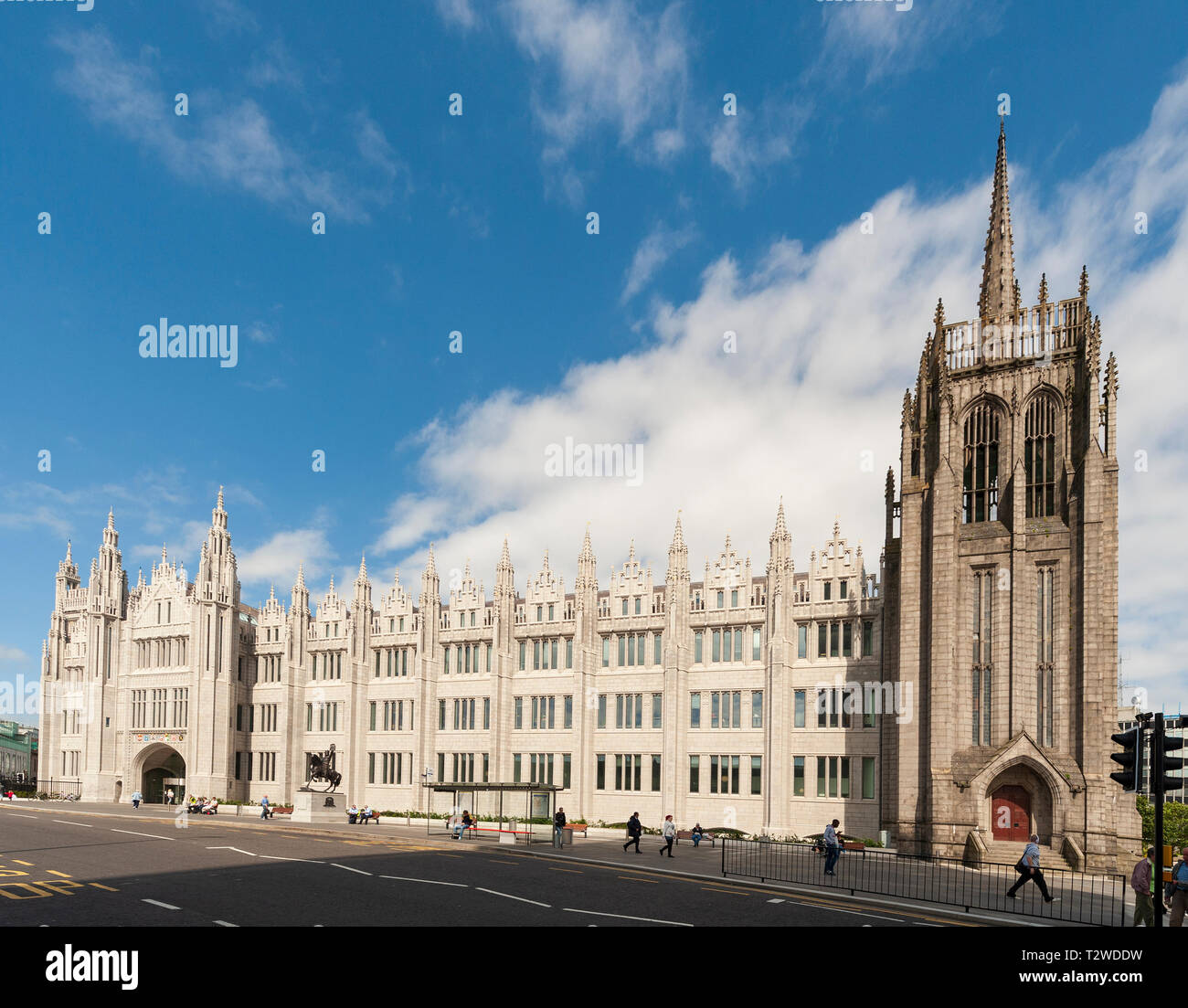 Marischal College one of the largest granite buildings in the world. Previously part of Aberdeen University now headquarters for Aberdeen City Council Stock Photo