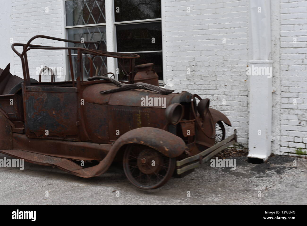 Old wrecked chevy hi-res stock photography and images - Alamy