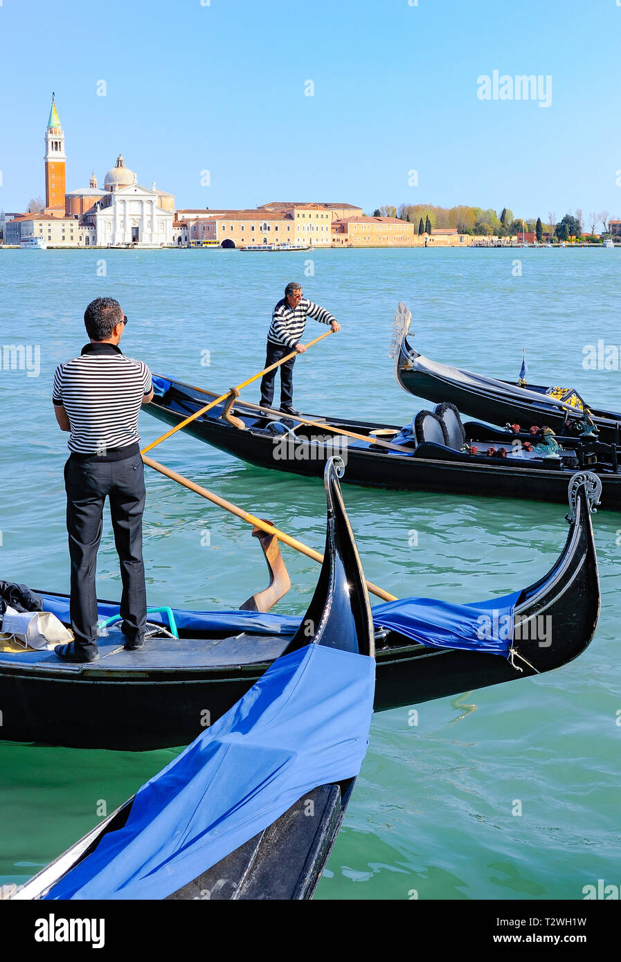 Gondoliers High Resolution Stock Photography and Images - Alamy
