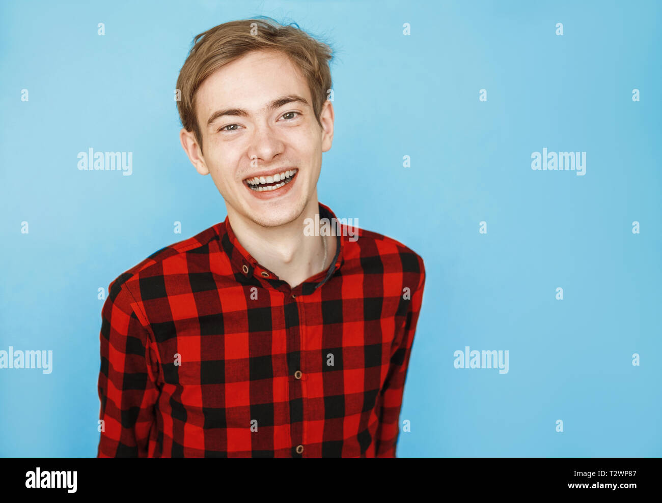 Teenager face portrait smiling hi-res stock photography and images - Alamy