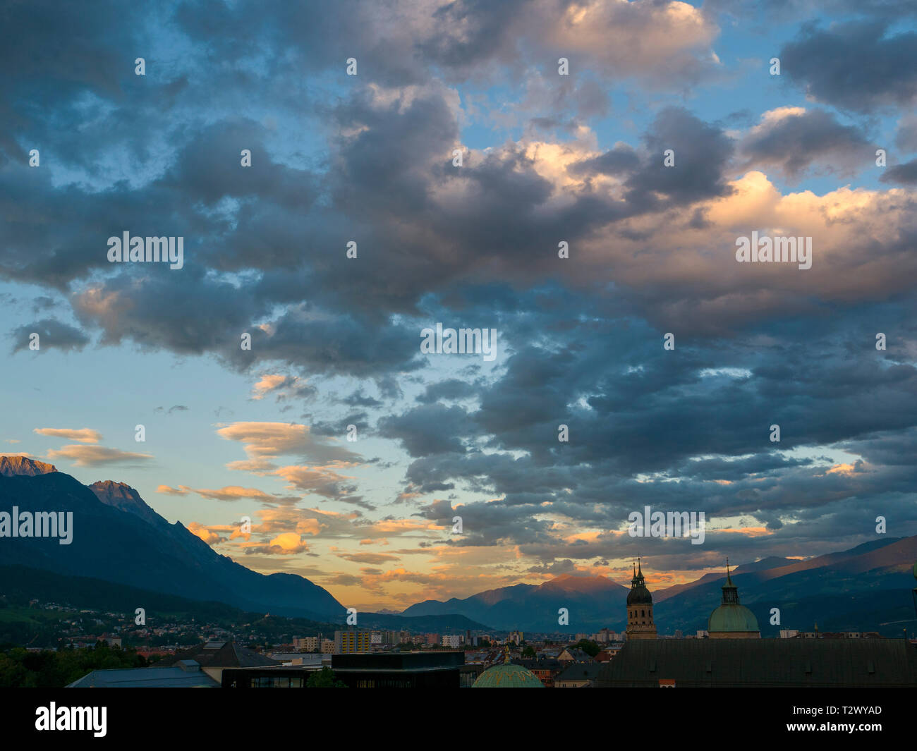 Abendhimmel über Innsbruck, Tirol, Österreich, Europa Evening sky,   Innsbruck, Tyrol, Austria, Europe Stock Photo
