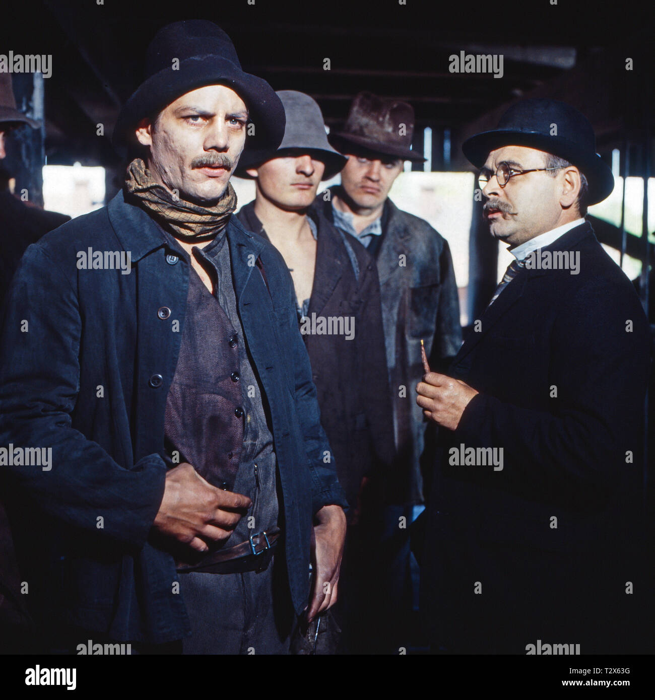 Rote Erde, Fernsehserie, Deutschland 1983, Folge: 'Dreissig Pfennige mehr', Darsteller: Claude Oliver Rudolph, Edwin Marian Stock Photo