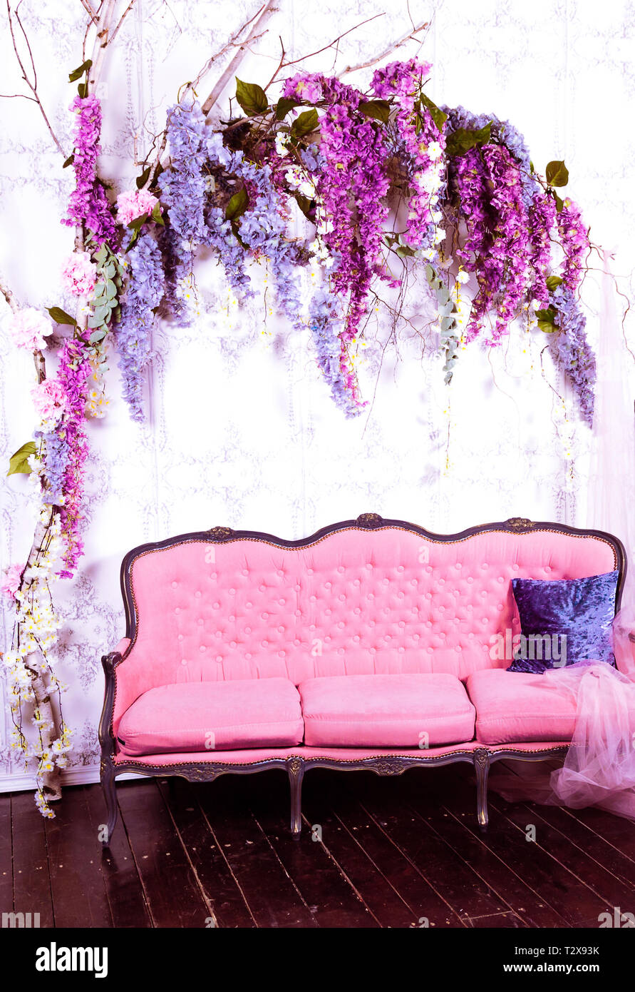 Sofa, pattern, wood, purple, Couch, Kissen Muster Sessel lila kolonial Holz  pillow colorful beautiful window Stock Photo - Alamy