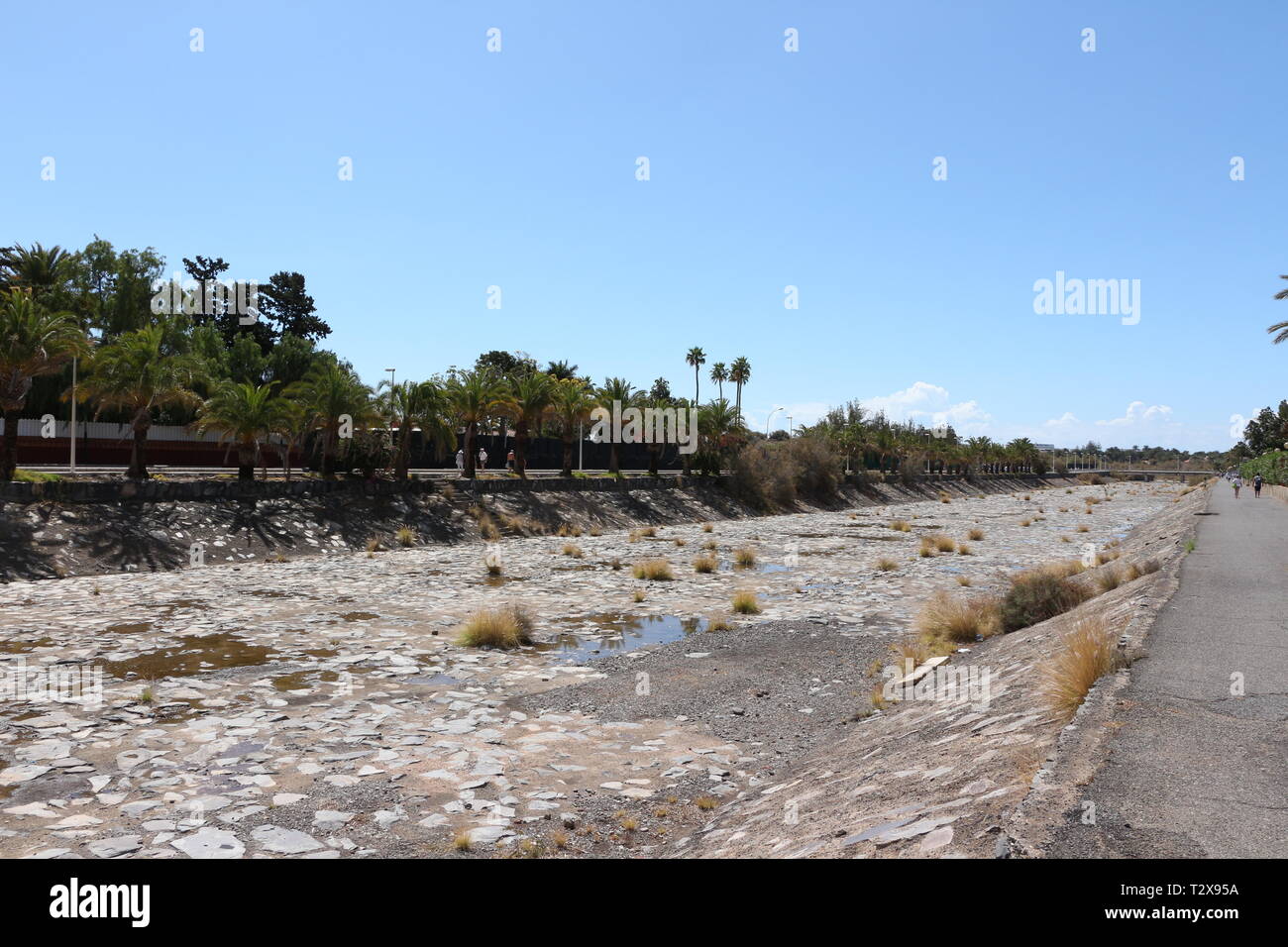 Ausgetrockneter Kanal im Touristenort Maspalomas auf der Kanarischen Insel Gran Canaria im Frühjahr Stock Photo