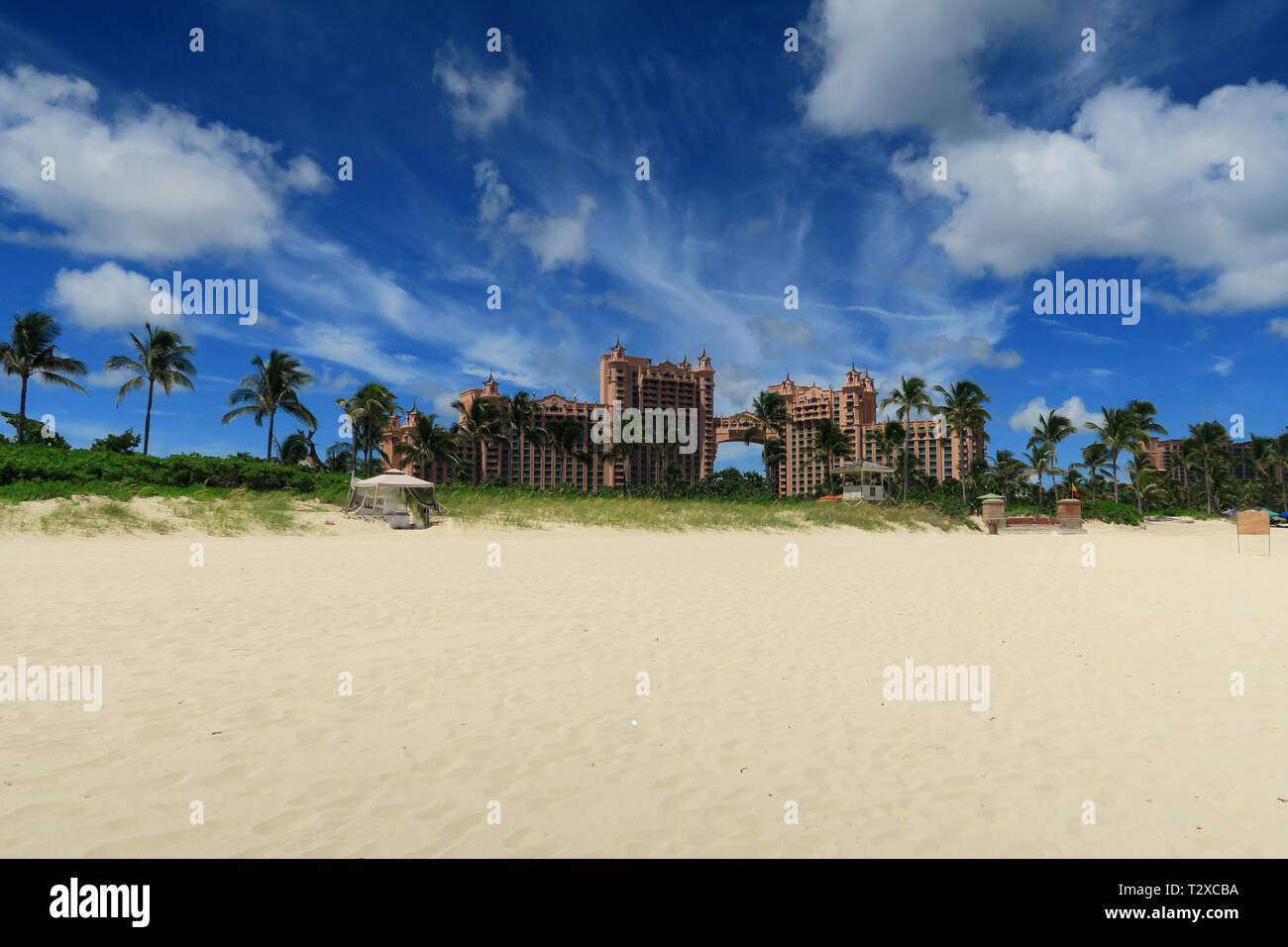 Sandy beach and blue skies in the Bahamas Stock Photo - Alamy