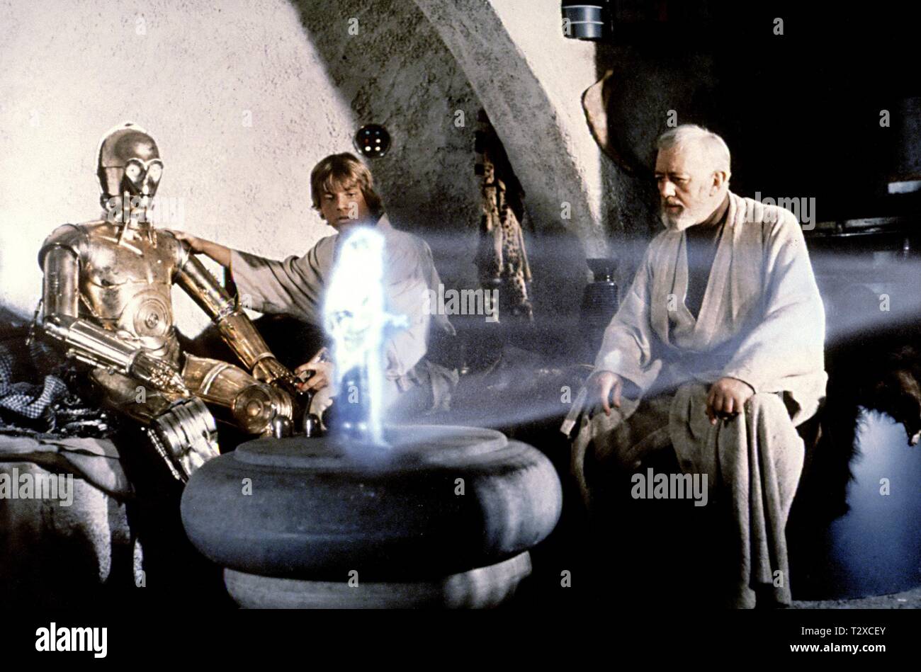 ANTHONY DANIELS, MARK HAMILL, ALEC GUINNESS, STAR WARS: EPISODE IV - A NEW HOPE, 1977 Stock Photo