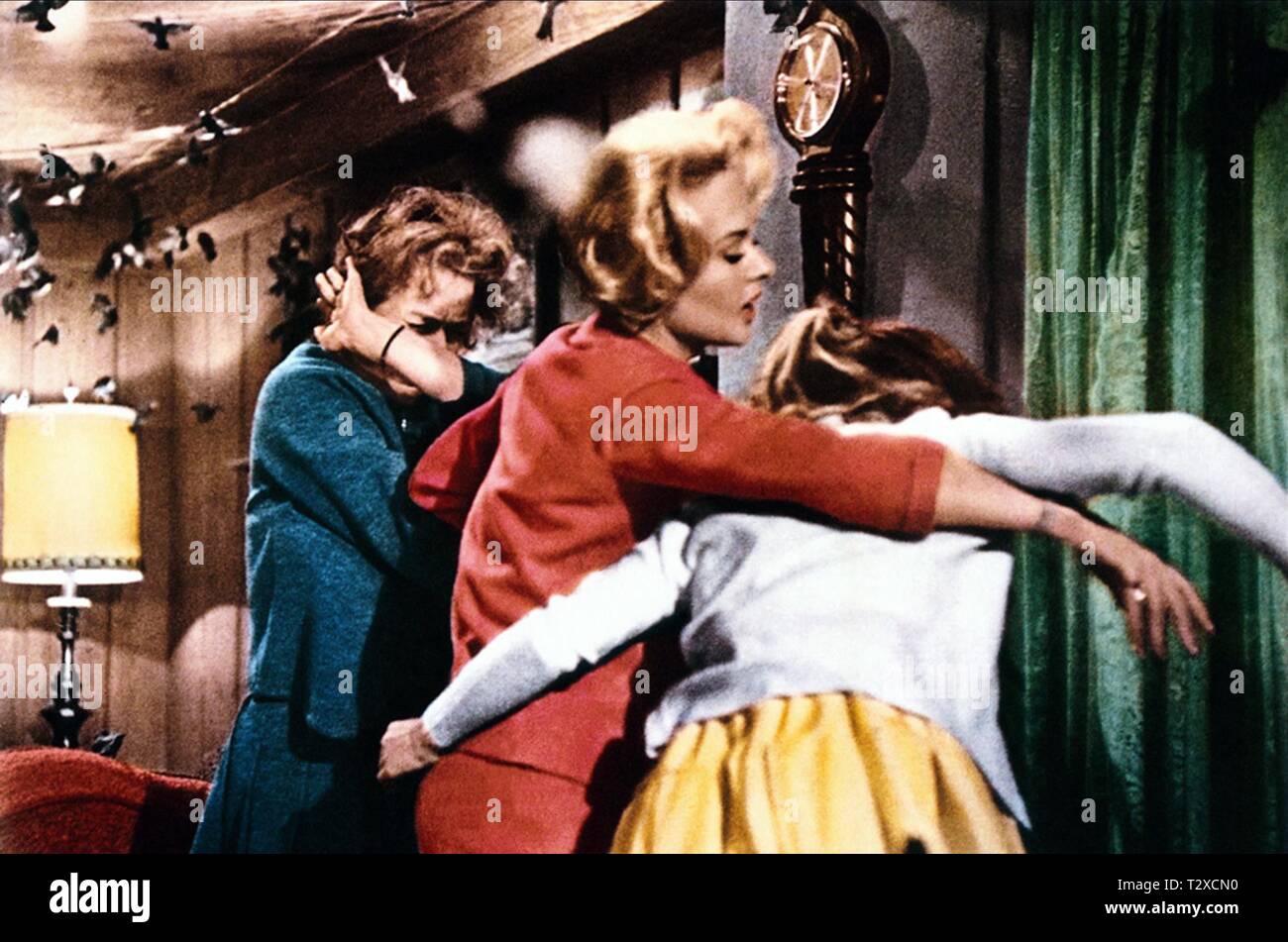 JESSICA TANDY, TIPPI HEDREN, VERONICA CARTWRIGHT, THE BIRDS, 1963 Stock Photo