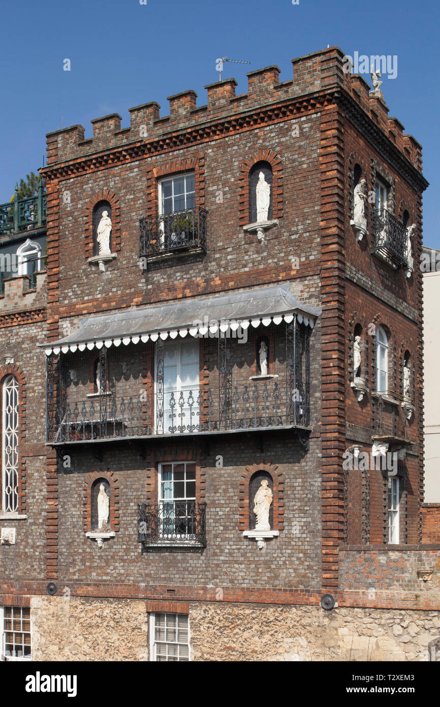 The Victorian Folly Bridge Toll House on Folly Bridge over the Thames