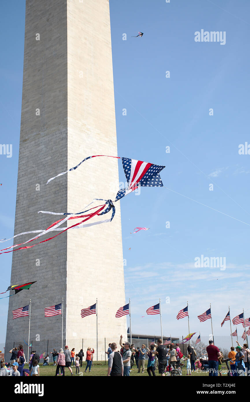 Kids and adults flying kites on National Mall in Washington DC Stock Photo Alamy