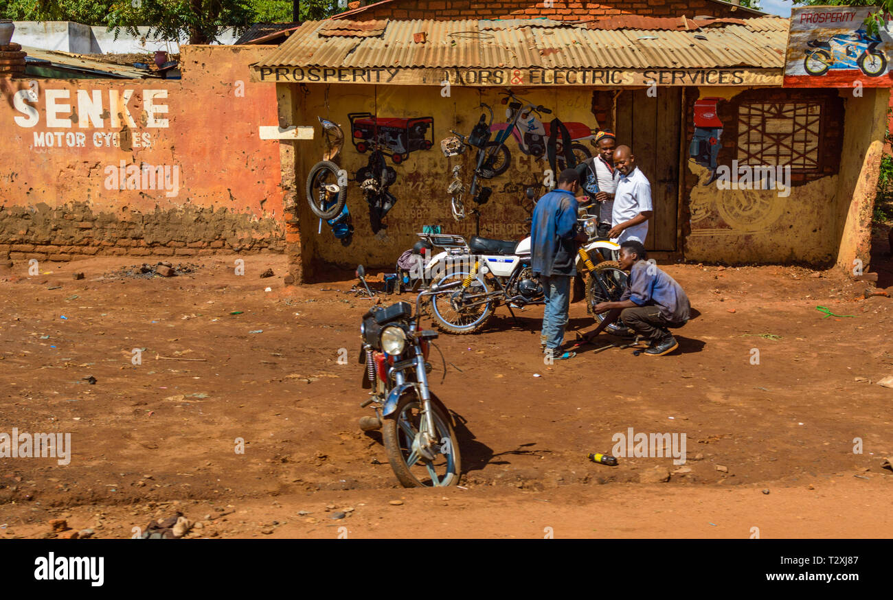 a roadside shop selling and repairing motorcycles and Lilongwe Malawi Stock Photo