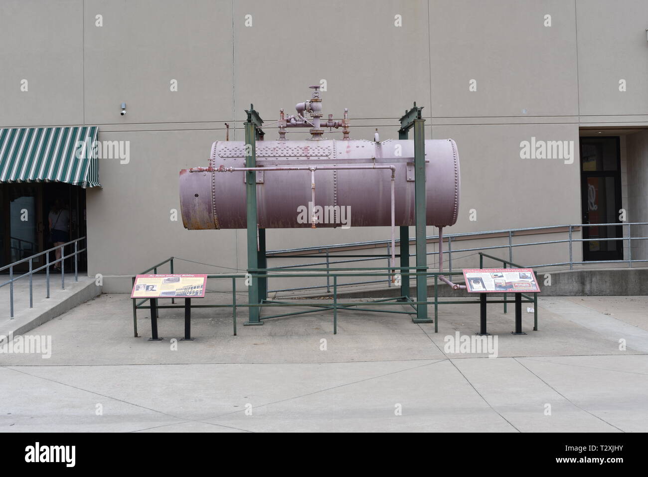 Tank Front Ramp Tank ramps hi-res stock photography and images - Alamy