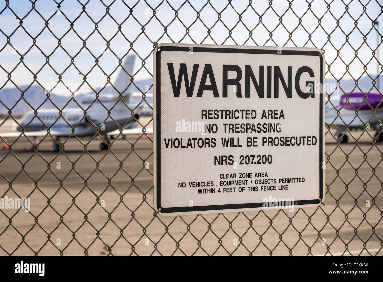 Airport restricted area warning sign hires stock photography and images Alamy