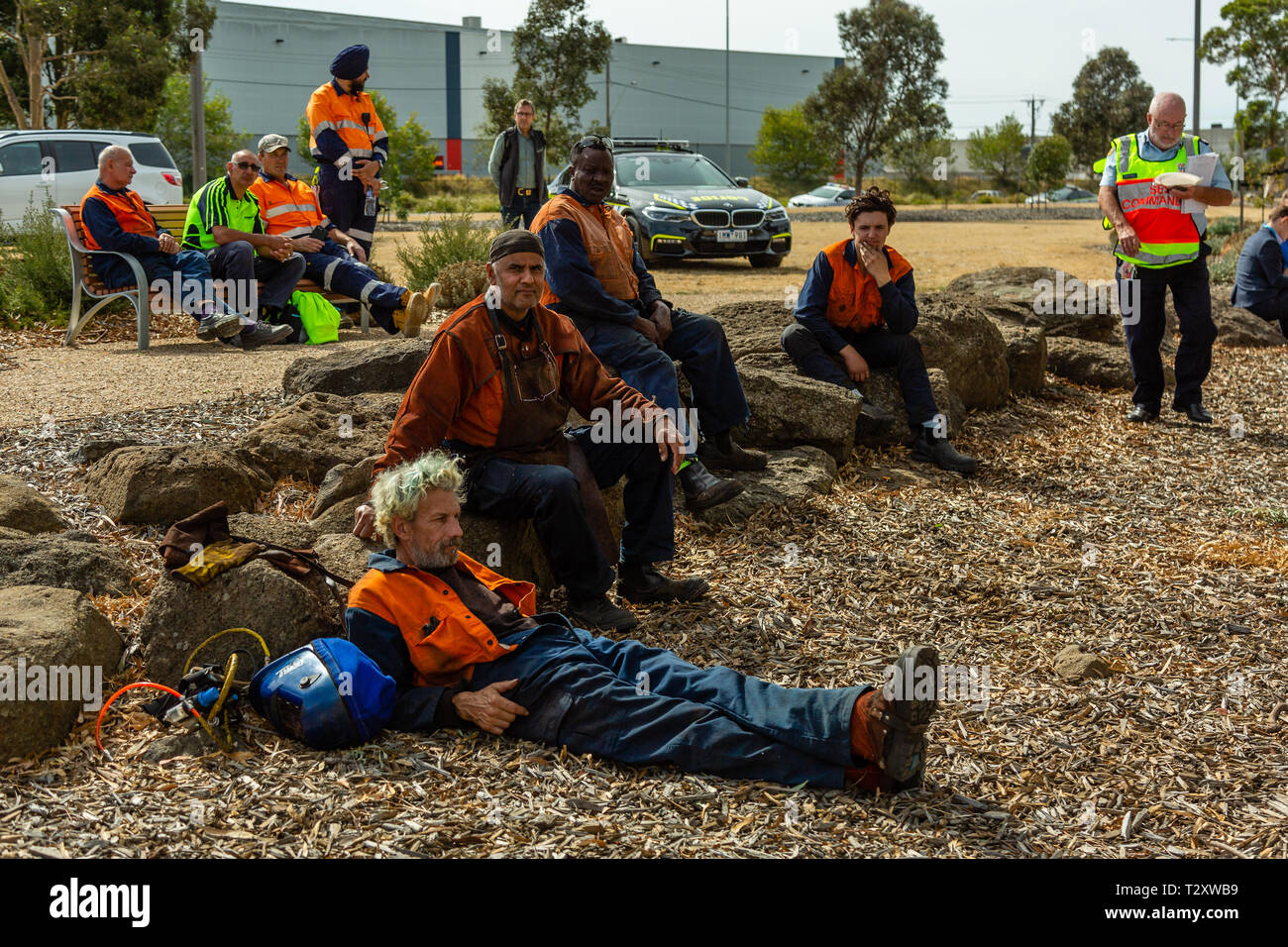 MELBOURNE, AUSTRALIA – APRIL5 : Evacuated factory workers during a Huge Industrial Factory Fire in Campbellfield, Australia on April 05 2019. Stock Photo