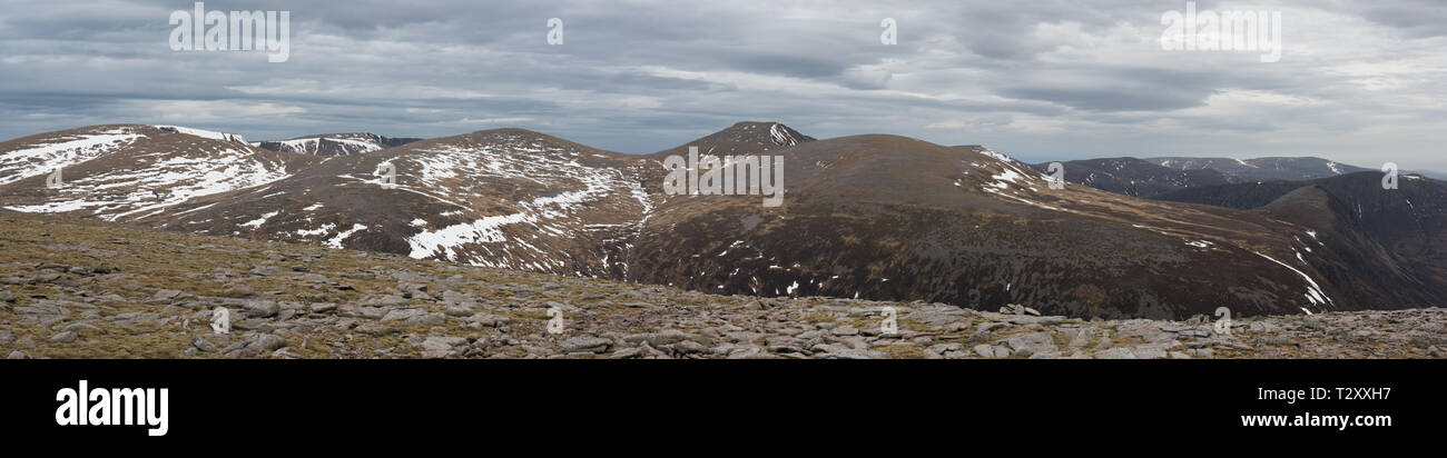 Views of Braeriach, Sgor an Lochain Uaine, Cairn Toul, The Devil's Point from Monadh Mor, Cairngorm National Park, Scotland Stock Photo