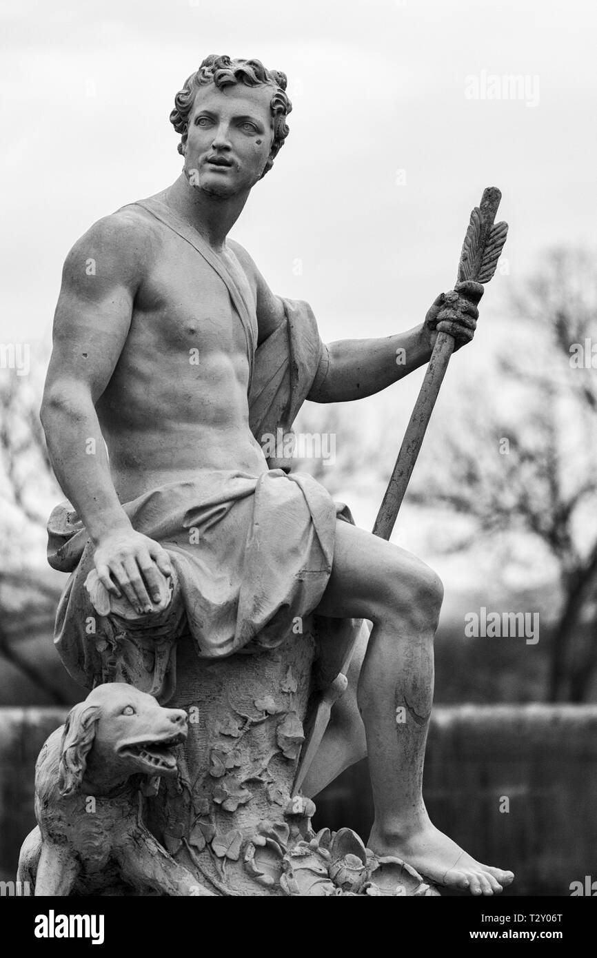 Adonis statue hi-res stock photography and images - Alamy