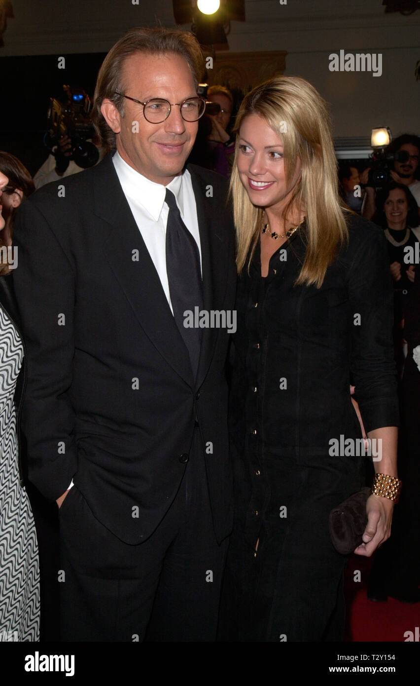 https://c8.alamy.com/comp/T2Y154/los-angeles-ca-december-19-2000-actor-kevin-costner-girlfriend-christine-baum-garten-at-the-los-angeles-premiere-of-his-new-movie-thirteen-days-paul-smithfeatureflash-T2Y154.jpg