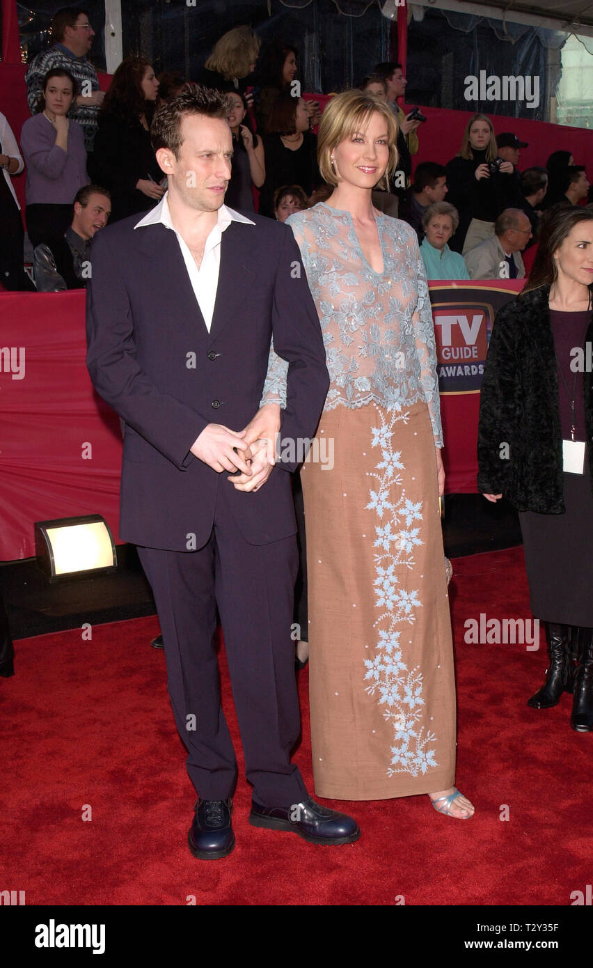 LOS ANGELES, CA. March 05, 2000:  Actress JENNA ELFMAN & husband BODHI at the 2nd Annual TV Guide Awards, in Los Angeles, where she won Favorite Actress in a Comedy for 'Dharma and Greg.'.      © Paul Smith / Featureflash Stock Photo