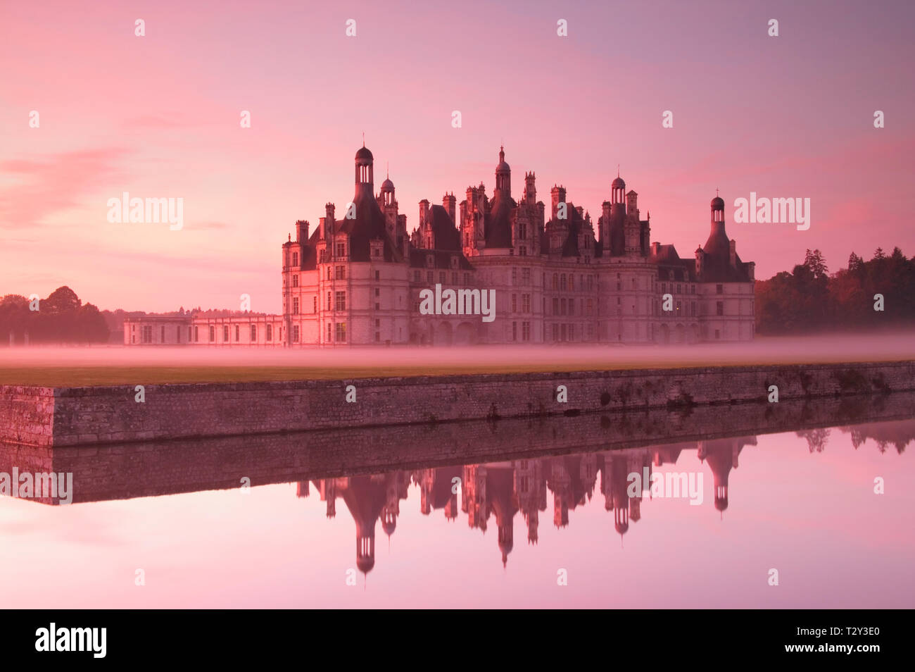 Chateau de Chambord at sunrise loire valley france Stock Photo Alamy