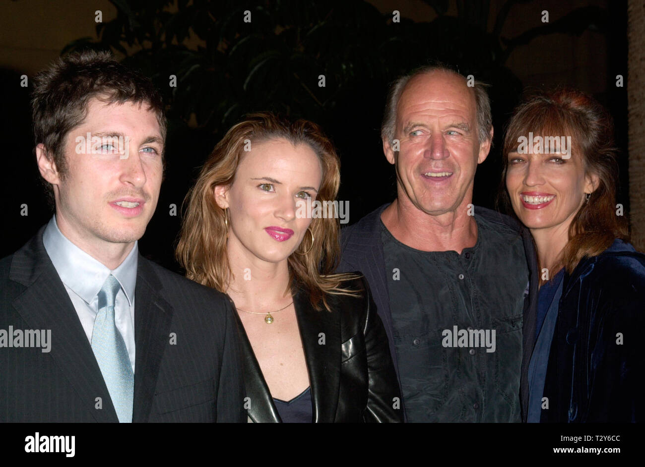 LOS ANGELES, CA. August 29, 2000: Actress JULIETTE LEWIS & husband STEVE BERRA (left) & actor father GEOFFREY LEWIS at the Los Angeles premiere of her new movie The Way of The Gun. Picture: Paul Smith/Featureflash Stock Photo