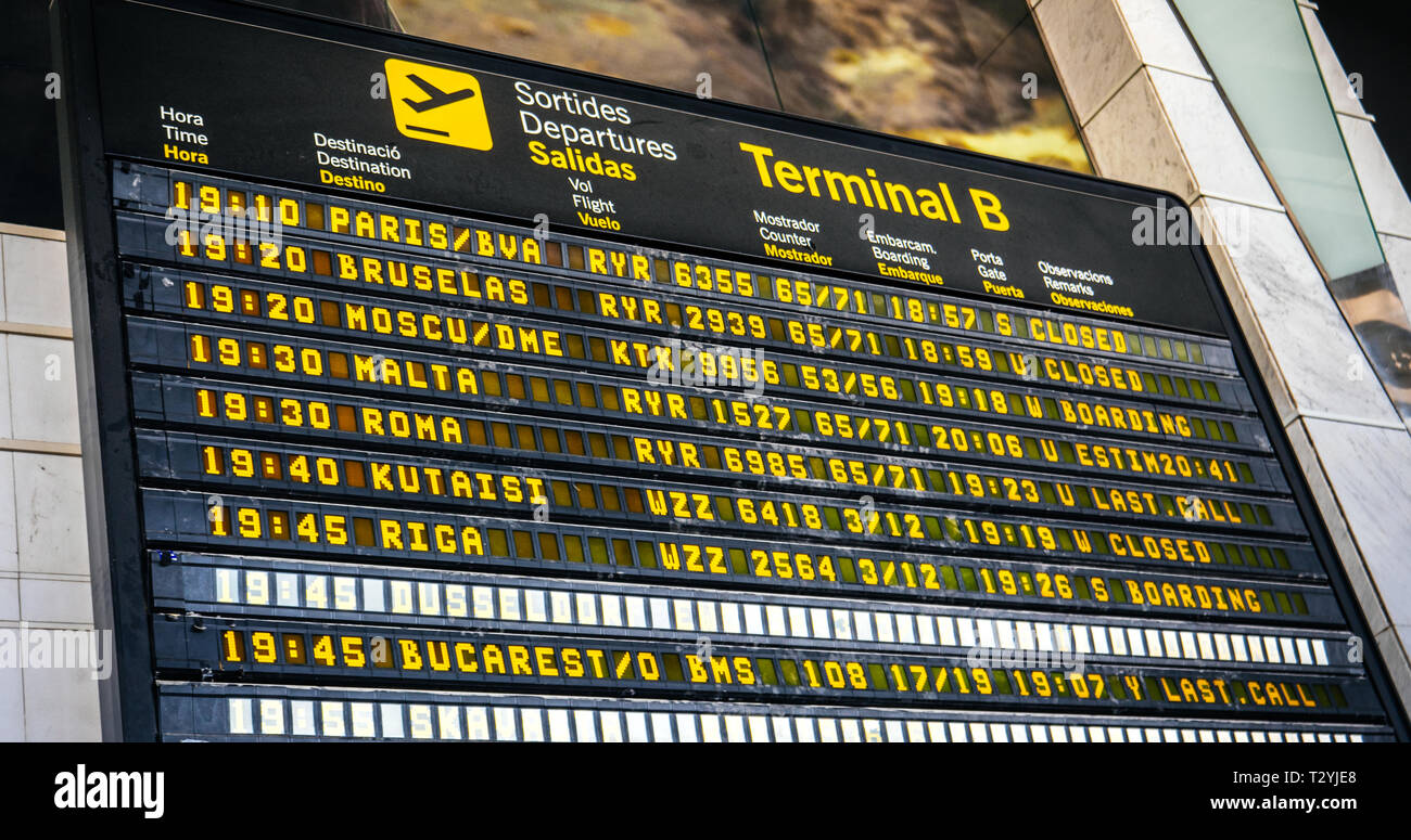 train departure board delayed high resolution stock photography and images alamy